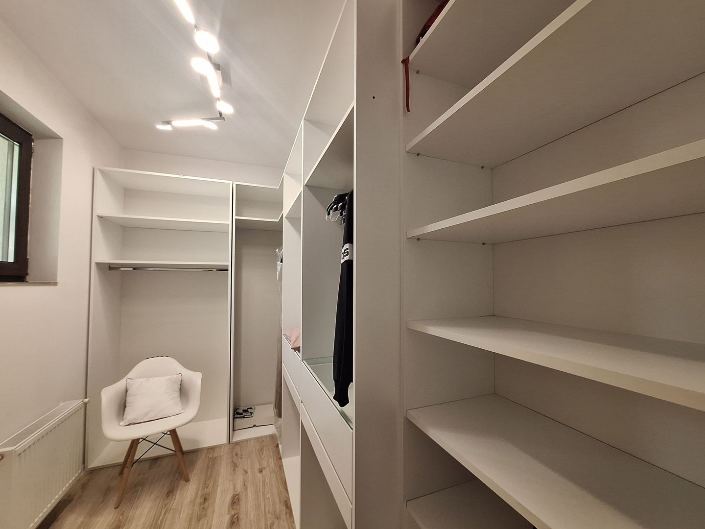 Duplex 4 cam 3 bai parcare&curte Prelungirea Ghence str. Maracineni - Poză 12