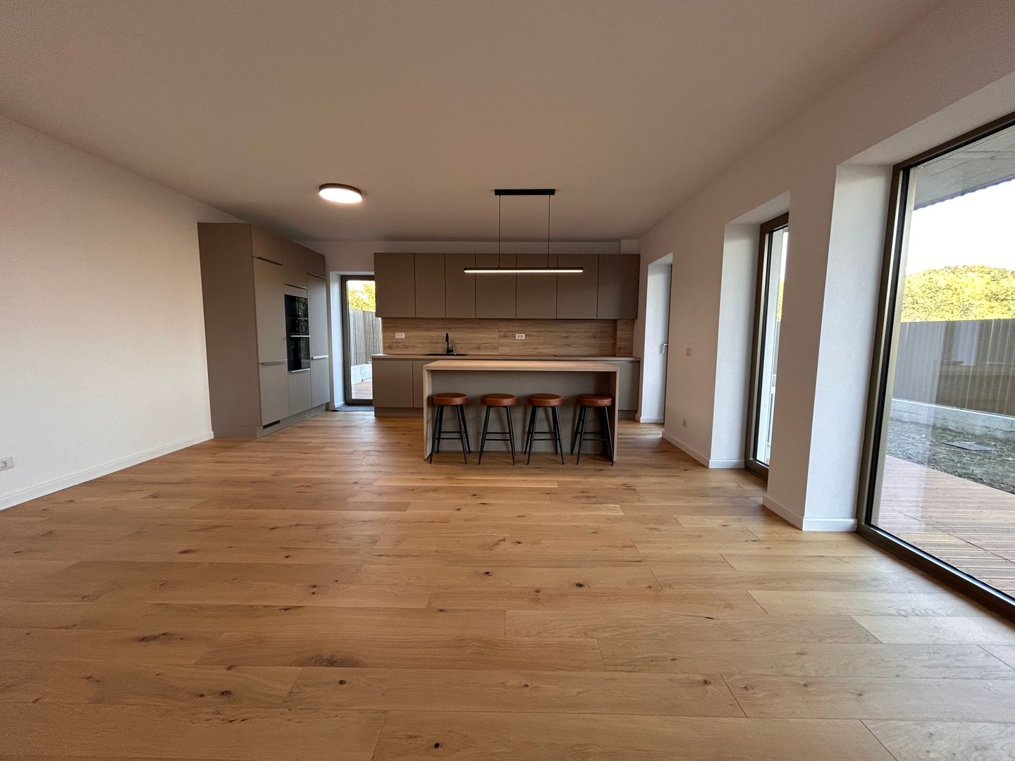 APARTAMENT 2 CAMERE | GREEN LAKE | LOC DE PARCARE | GRADINA 168MP - Poză 2