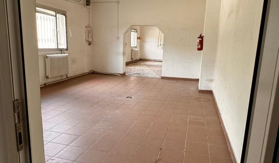 Complex de clădiri administrative – Livada, 310.000 E. Comision 0. - Poză 12