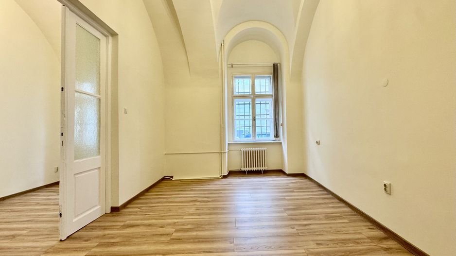 Birou renovat situat in Piata Unirii - Tribunal - Poză 8