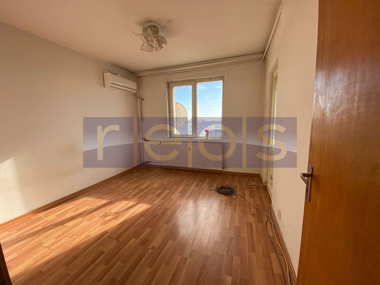 APARTAMENT 3 CAMERE ZONA ȘTEFAN CEL MARE - Poză 1