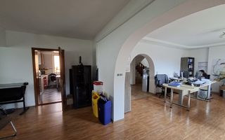 Spatiu birouri casa individuala curte proprie 9 birouri Selimbar - Poză 9