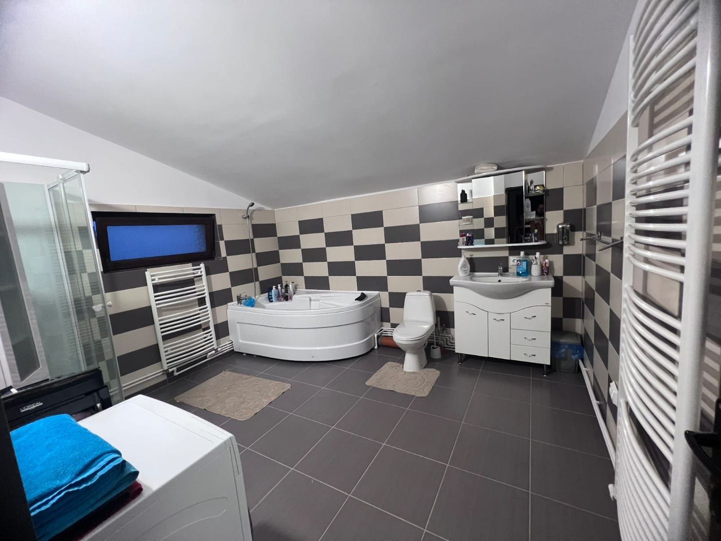 Casă spațioasă cu piscină, de vânzare în Simeria - Poză 27