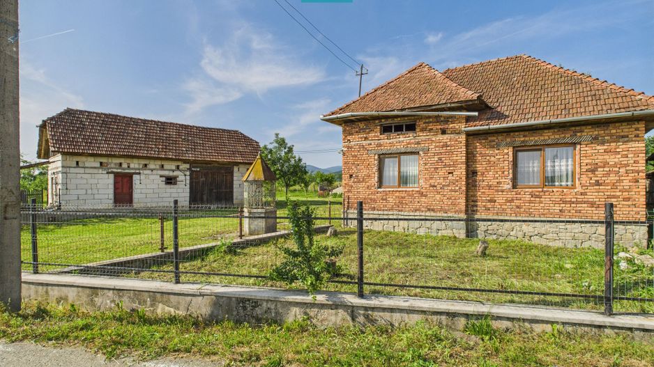 Casă cu teren de 4707 mp în Hălmăgel, județul Arad - Poză 22