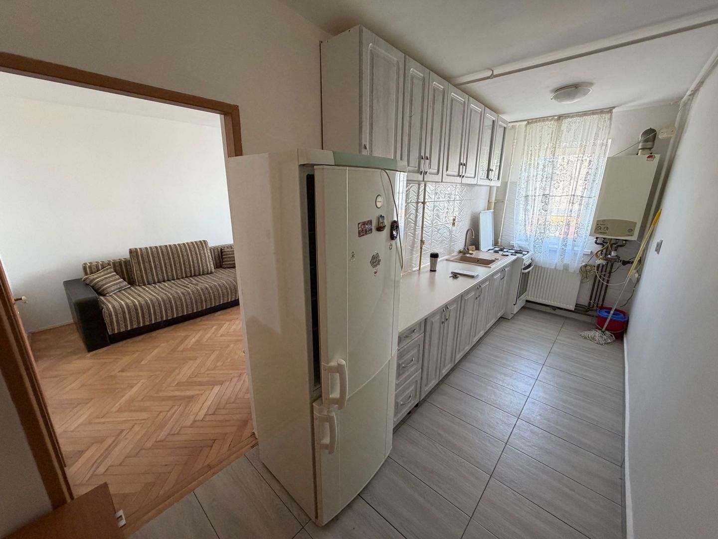 Apartament 3 camere de inchiriat, etaj 5 - zona Cetate - Poză 2