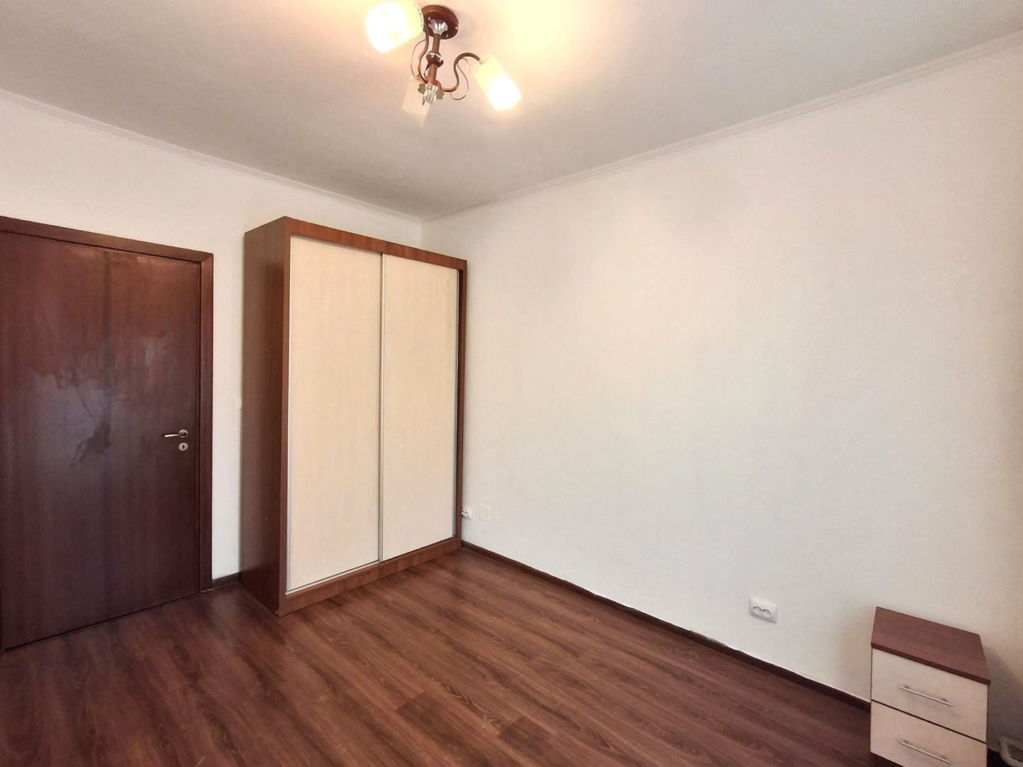De Vanzare Apartament 2 Camere - Poză 3