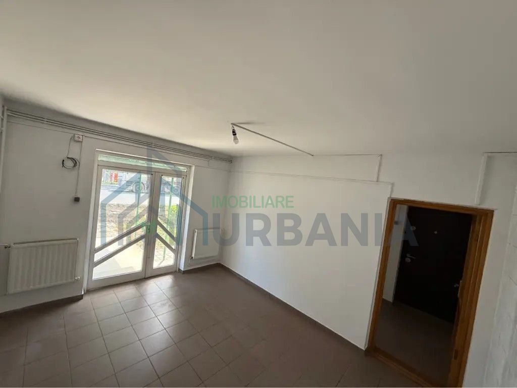Spațiu comercial de închiriat, 58 mp, parter, stradă principală, Podu Iloaiei - Poză 2