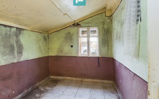 Casă modestă cu 3 camere în Ghioroc - Poză 6