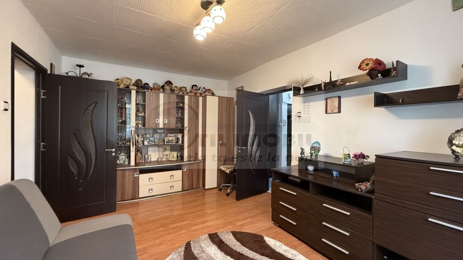 2 CAMERE TATARASI SCOALA 4 IONET TEODOREANU , GEAM LA BAIE, CENTRALA. - Poză 7