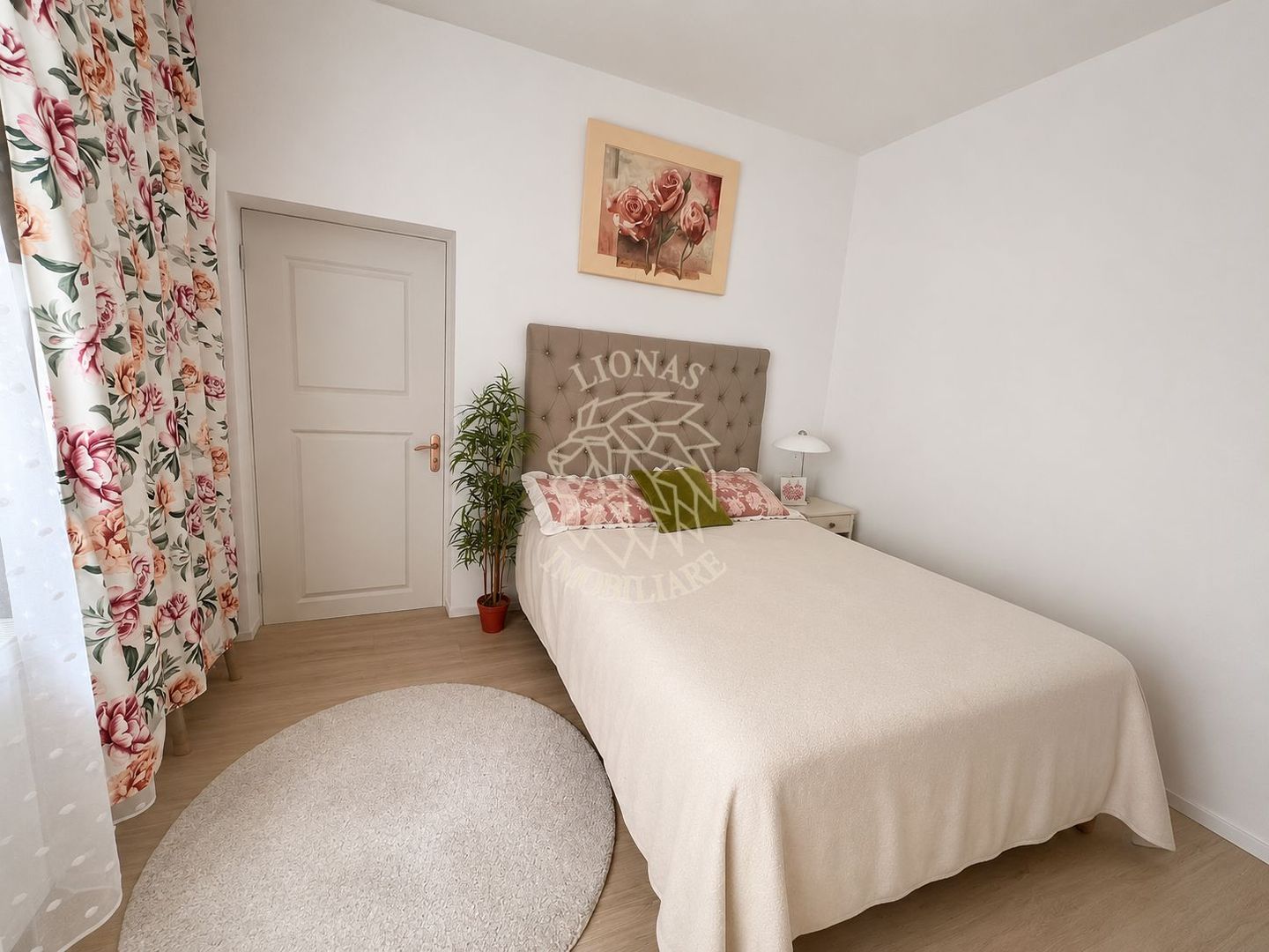 Apartament Modern 3 camere-renovat-curte, pod-Ultracentral - Poză 2