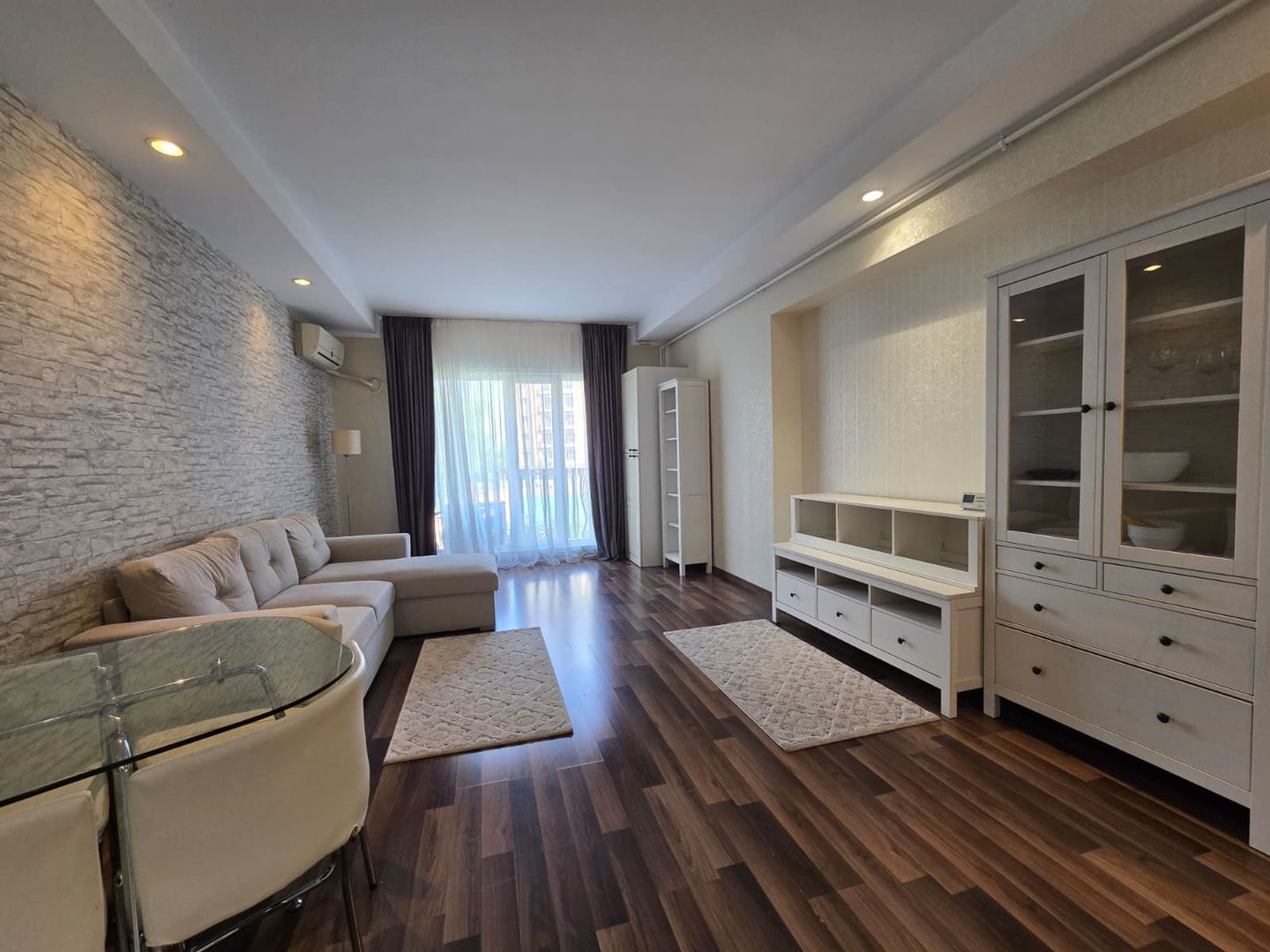 COSMOPOLIS - Apartament cu 2 camere, mobilat si utilat. - Poză 1