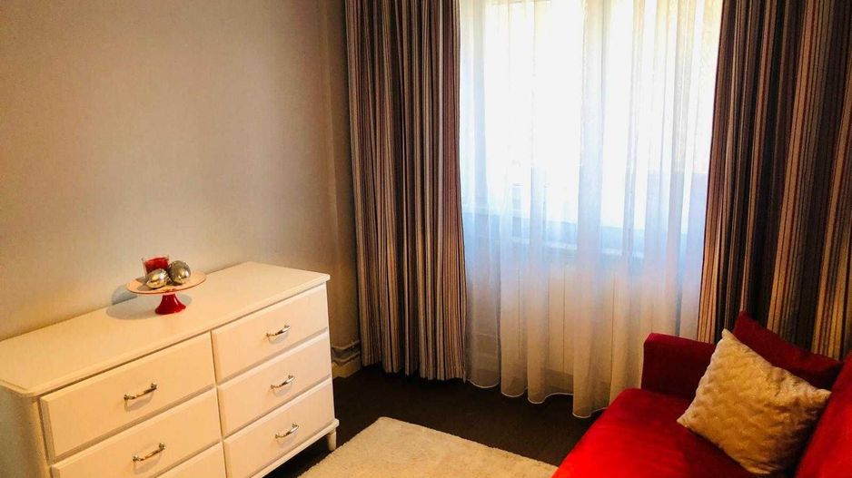 3 camere renovate, 2 bai, 2 balcoane, boxa la subsol, zona Diham - Poză 2