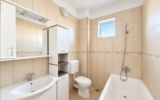 Bloc tip asociatie - zona Kiriac. 4 camere, 3 balcoane. Garaj si boxa. - Poză 15