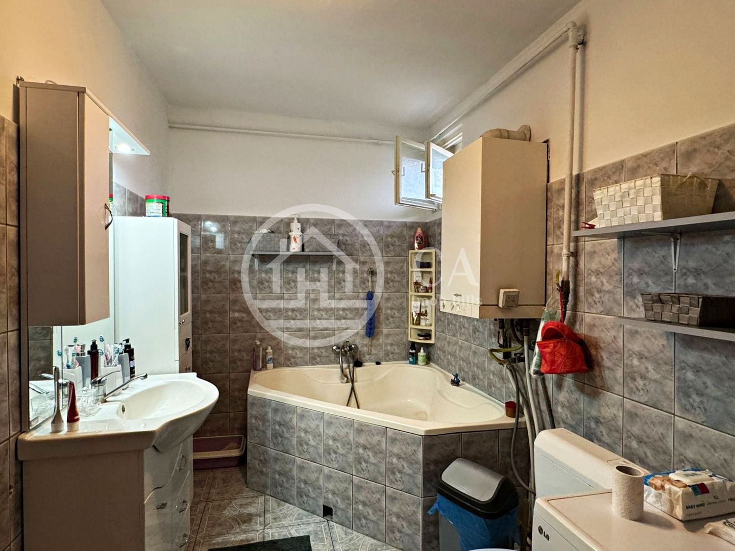 Casă de vânzare cu 4 camere si teren de 1000 mp in Salard, Bihor - Poză 17