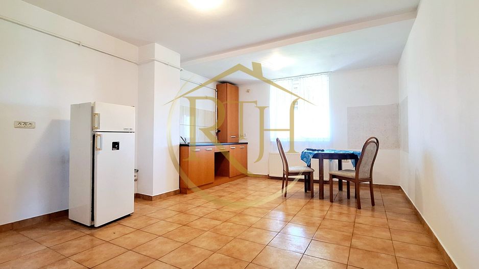 Oferim spre inchiriere, Apartament spatios, 4 camere, pentru locuit sau Firme - Poză 11