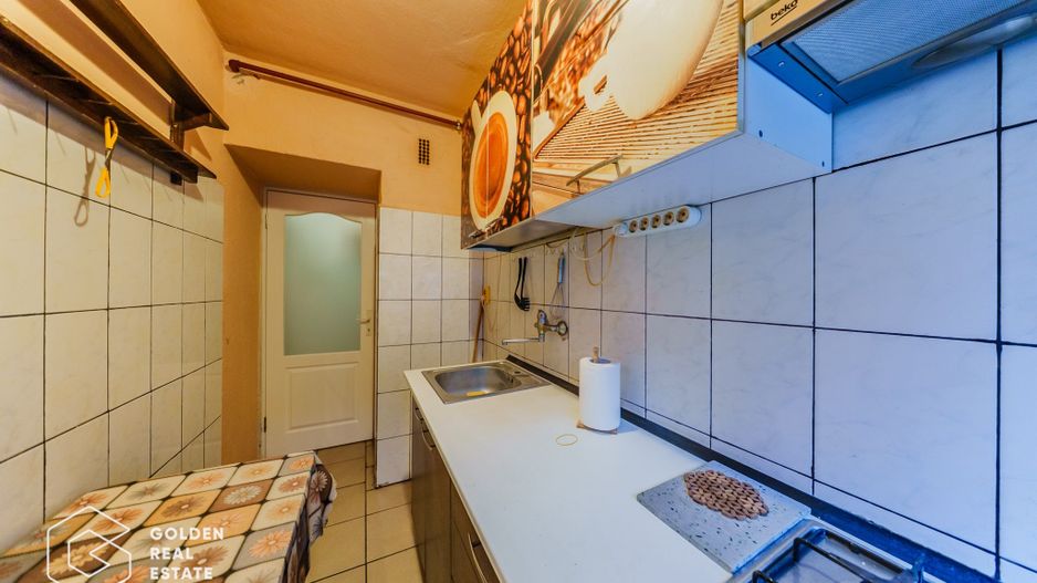 Apartament  4 camere, etaj 1, zona Vlaicu, centrală proprie, loc de parcare - Poză 15