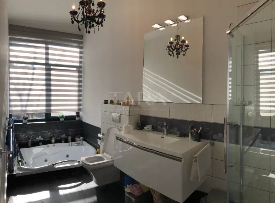 Vila deosebită cu 6 camere, piscină și grădină amenajată – Florești. - Poză 6