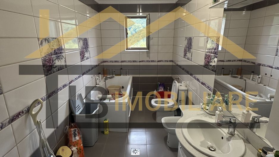 Vila cu 8 camere de vanzare, teren 1580mp, Zona Praid - Poză 36
