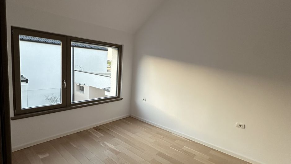 Casa cu 4 camere - Dumbravita - Poză 18