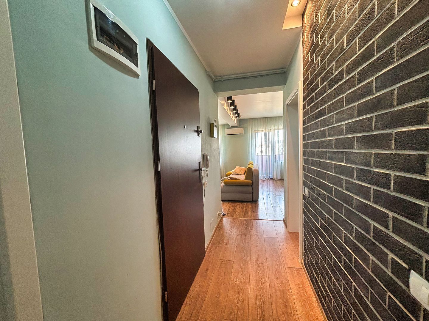 Living Generos și Locație Ideală - intrare Giroc - Poză 12