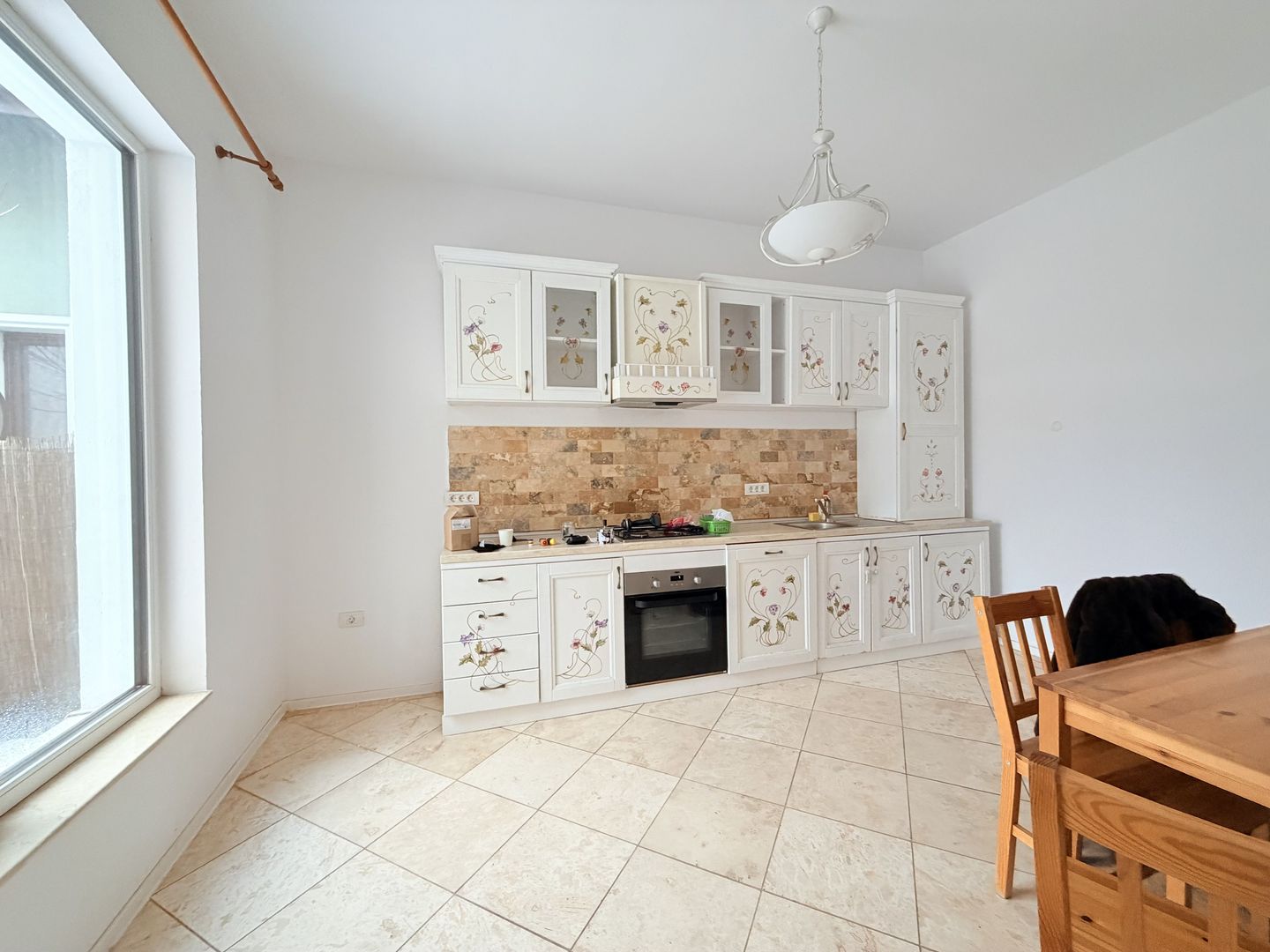 Casă de închiriat la liziera pădurii - Dumbrăvița - Poză 21