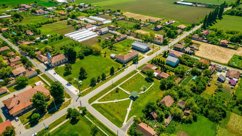 Casă cu potențial în Iratoș - Poză 11