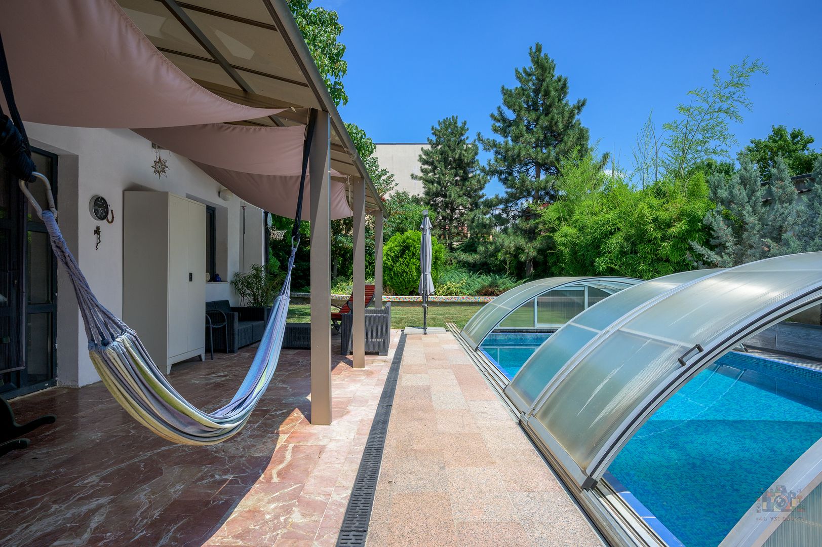 Vilă de arhitectură cu piscină, garaje și teren de 800 mp - Poză 16