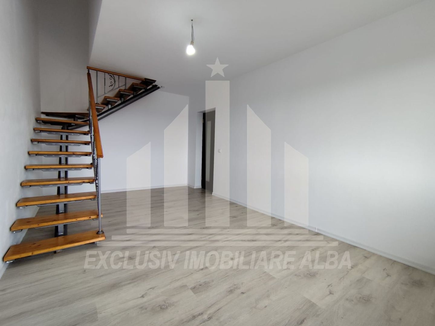 Apartament cu 5 camere decomandate, Cetate - Poză 1
