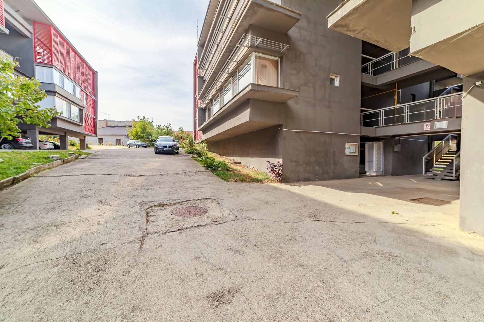 Spațiu comercial amplu și versatil - Poză 3