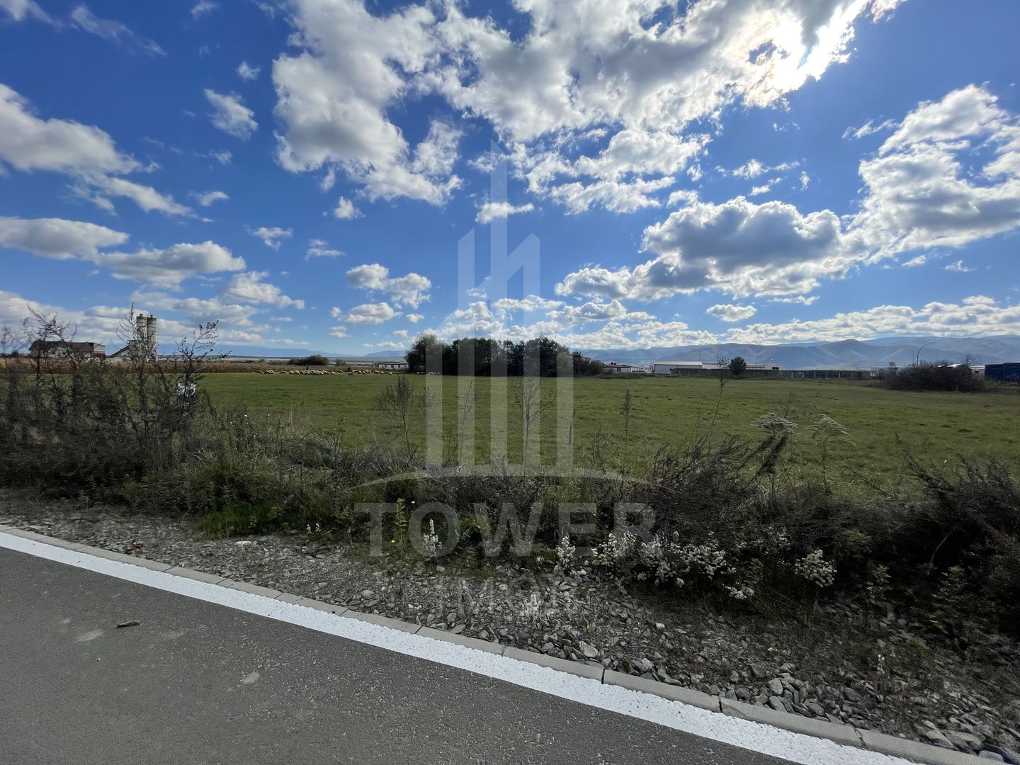 Teren industrial de vânzare în Cristian – 6.000 mp, deschidere la drum asfaltat - Poză 2