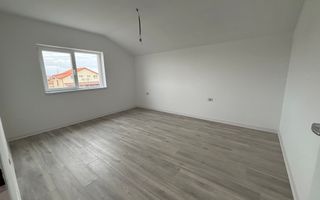 Casa individuala cu 5 camere in Mosnita Noua zona castel - Poză 4