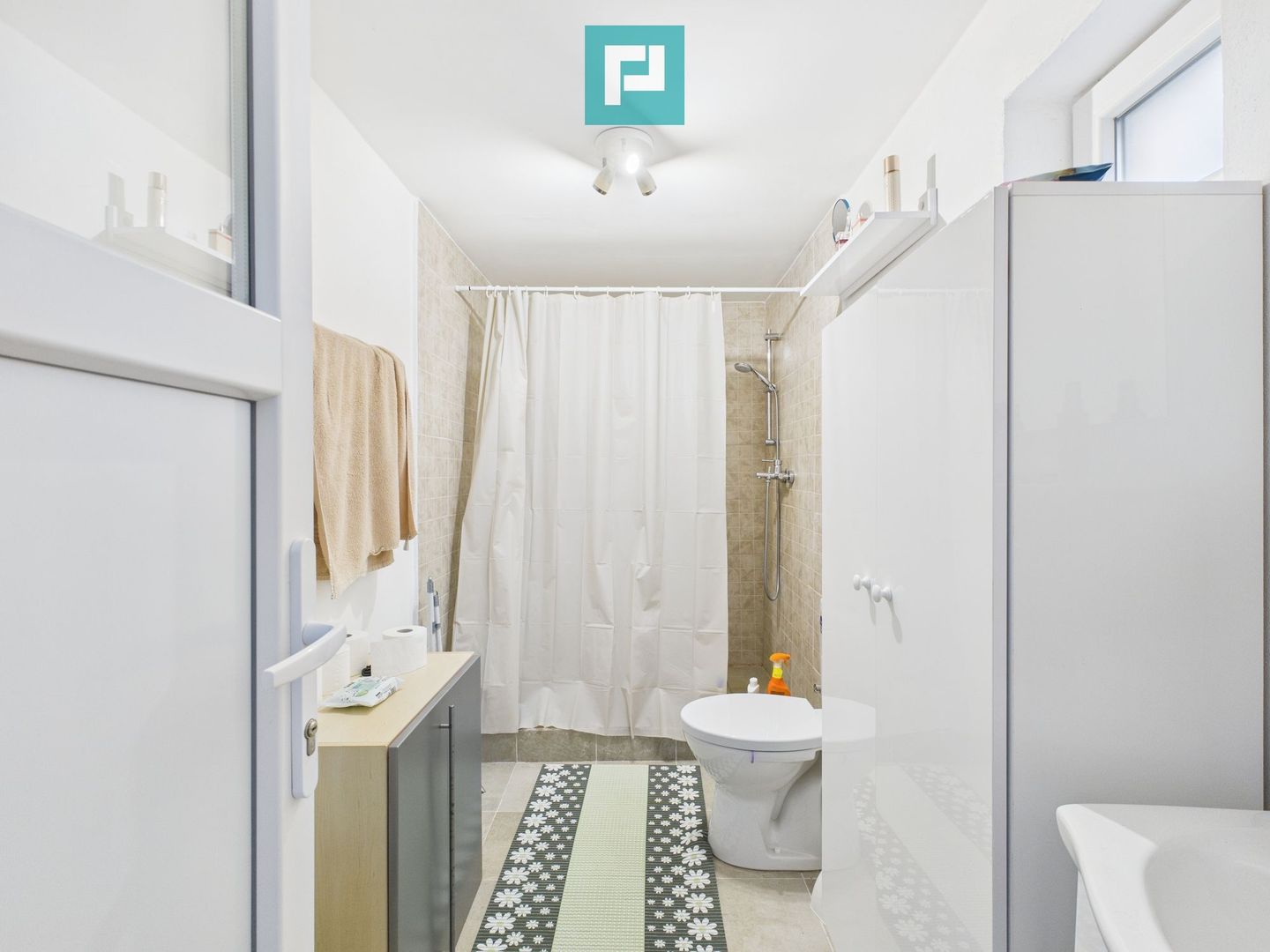 Casă cu 4 camere în Curtici pentru investiții - Poză 9