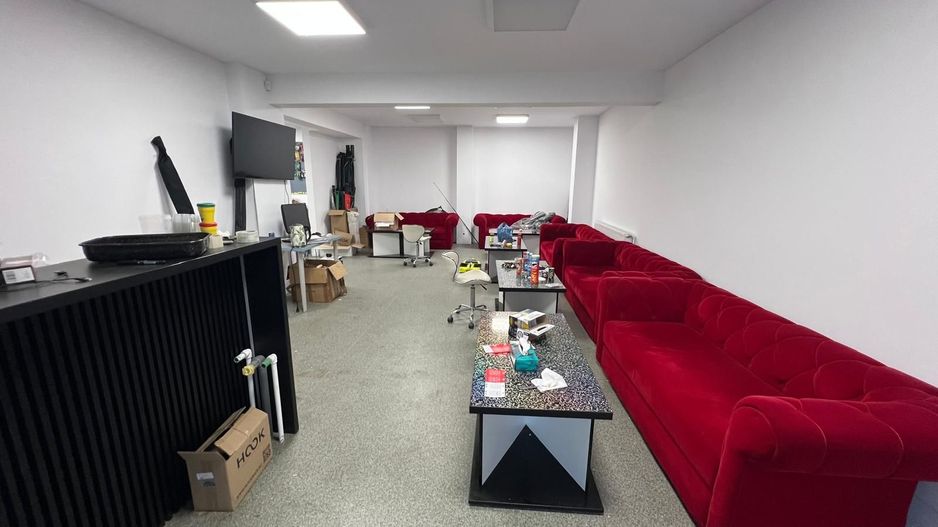 140 mp la Prelungirea Ghencea – Vitrină Stradală - Poză 2