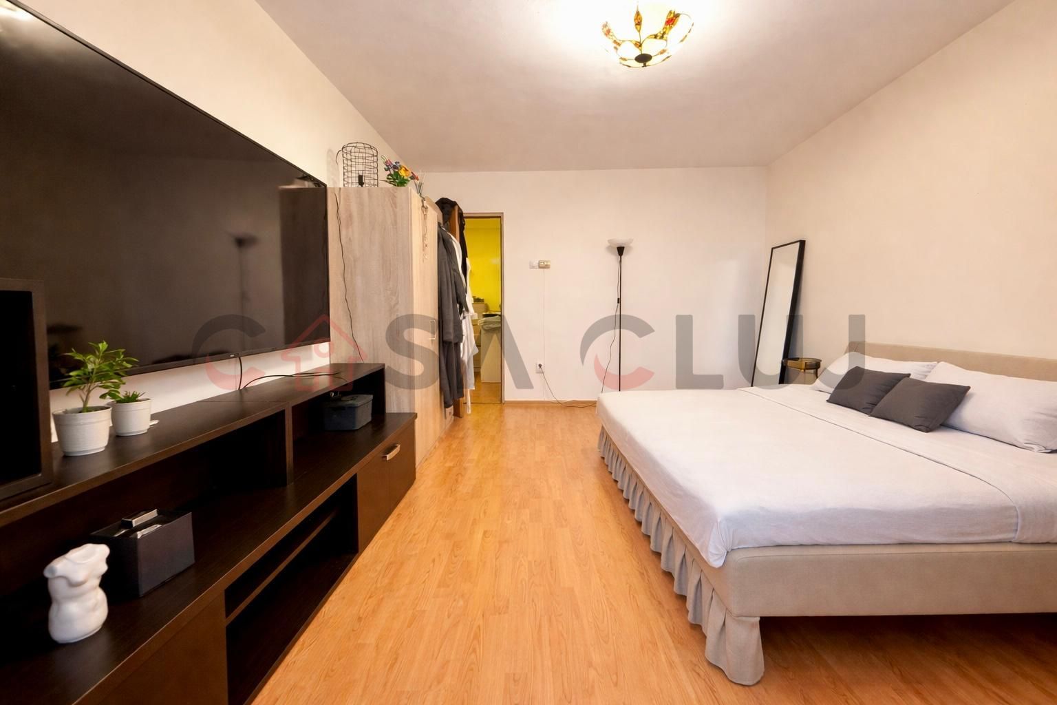 2 camere decomandate, lângă Baza Sportivă La Terenuri - Poză 1