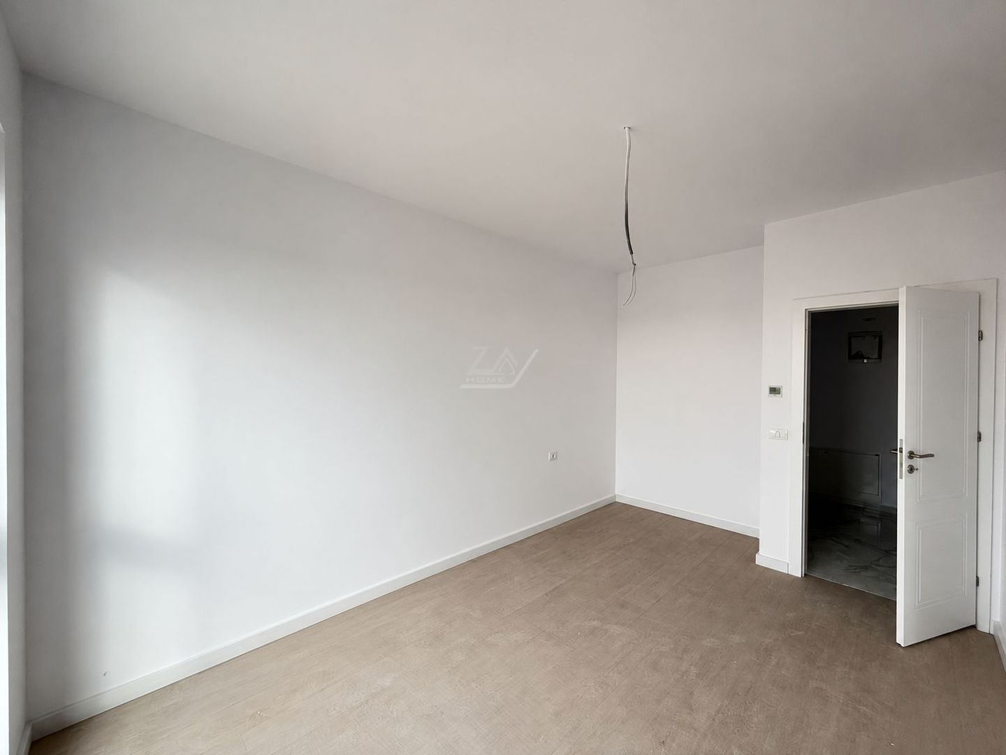 Apartament cu 3 camere si doua bai. Finisaje de calitate. Parcare - Poză 6
