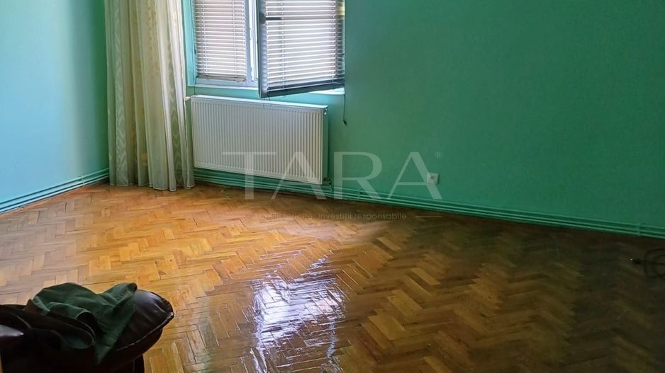 Apartament cu 3 camere, 2 băi, balcon și centrală proprie, zona Clăbuc - Poză 3