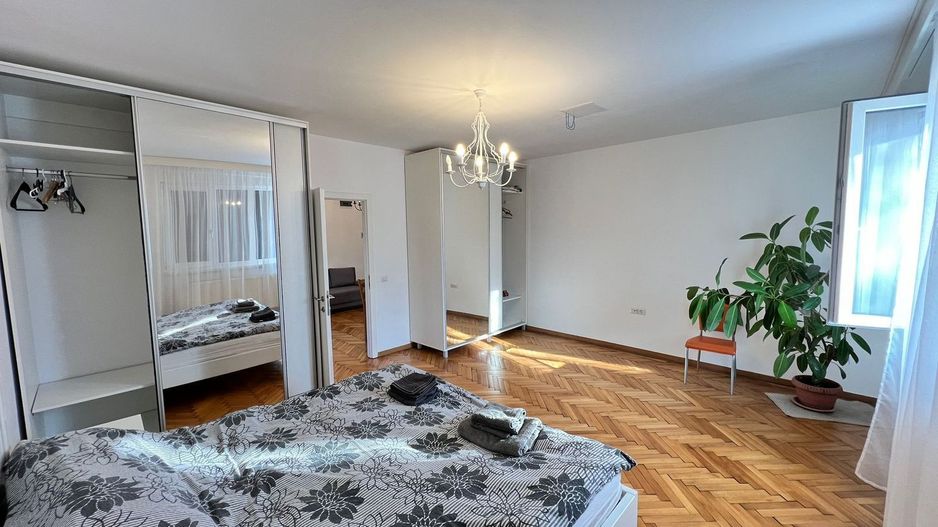 Apartament spatios cu 3 camere | 100 mp | Balcon | Curte | Central - Poză 1