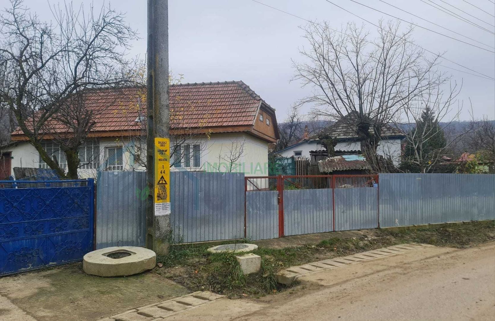 teren + casa batraneasca satul Hilita com Costuleni intravilan - Poză 1