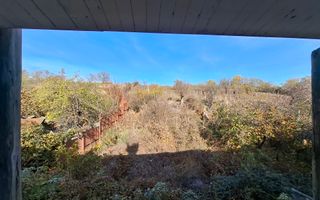 ila cu 6 camere + casă locuibilă pe teren intravilan de 1700 mp, cu vi - Poză 20