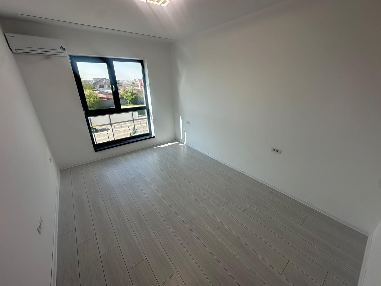 AP. 3 CAMERE- BUCATARIE INCHISA, BLOC NOU, CENTRALA PROPRIE, PARCARE - Poză 2