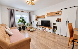 Apartament 3 camere, 2 bai, decomandat, Cetate, zona Liceului Sportiv - Poză 1