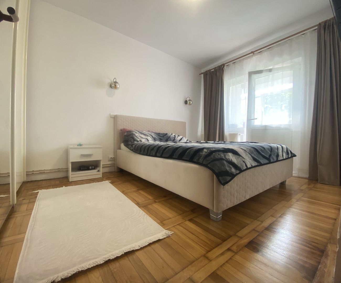 Compartimentare decomandata! Vanzare apartament cu 3 camere-Micro 11 - Poză 4