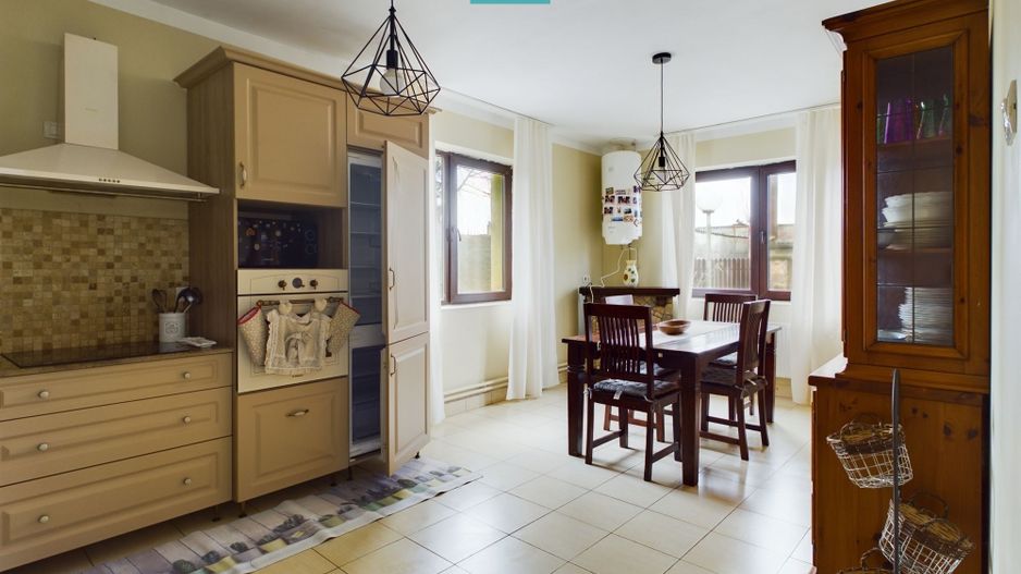 Casă in Cartierul Verde - Poză 3