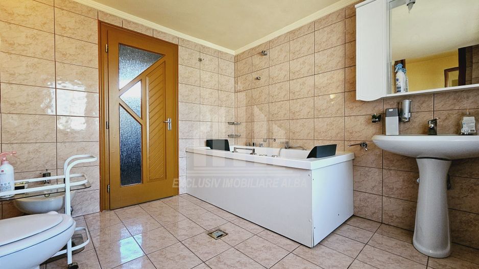 Casa indiduala | 250 mp | 300 mp teren | Lipoveni - Poză 11