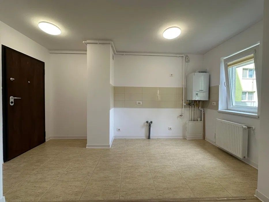 Garsoniera aproape de Mall Coresi, 38mp, loc parcare, 92500Euro - Poză 3