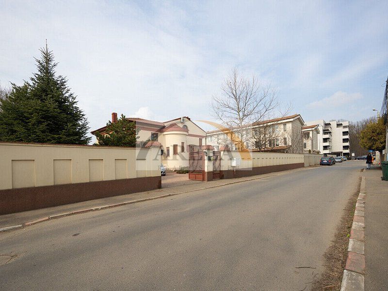 Vila cu 750 mp utili si teren de 1.480 mp in Erou Iancu Nicolae - Poză 44