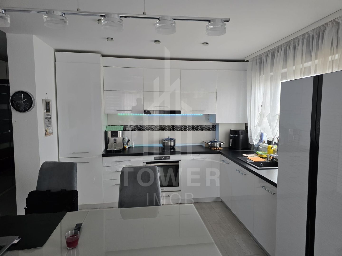 APARTAMENT + TERASA(70MP) - Poză 4