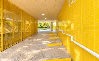 2 camere cu design industrial – un refugiu urban cu vedere spre gradina - Poză 2