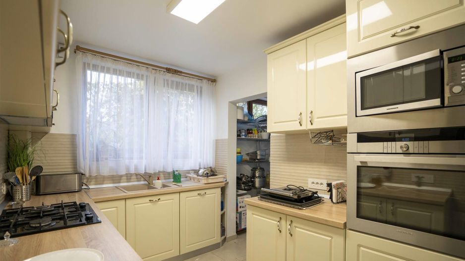 Baza de tenis si constructie moderna - Poză 20