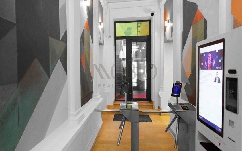 Cladire office in centrul istoric - Poză 2